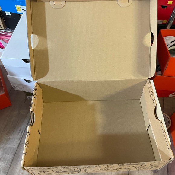 ⭐️⭐️ Nike empty boxes (trail) fit up to men’s 12. Limited amount. - Picture 5 of 8
